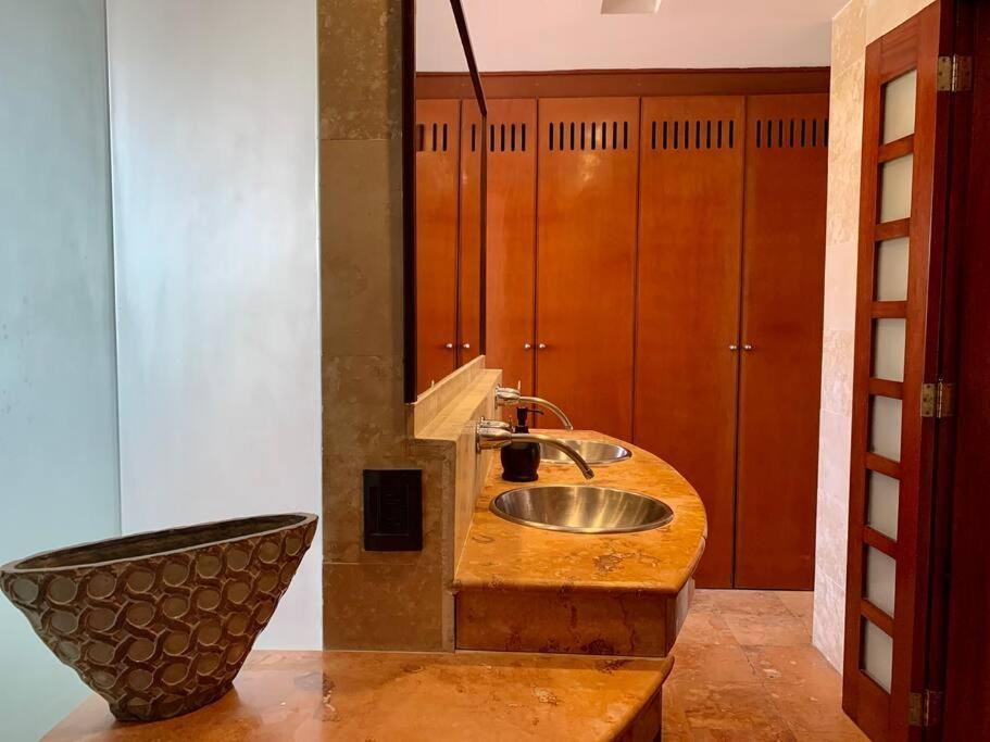 Charming Lagoon Front Villa By Casa Paraiso كانكون المظهر الخارجي الصورة